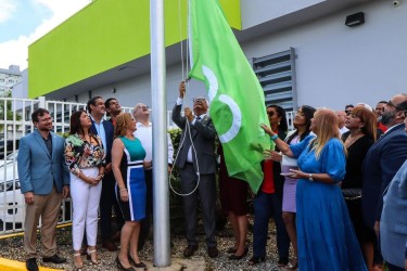 Cooperativa movement leaders raising the cooperative flag